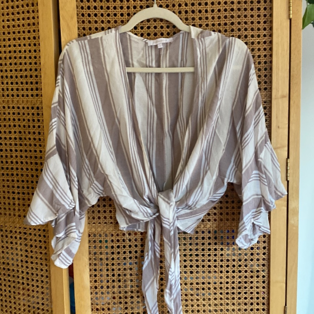 Oliveacous striped wrap top with the front, size L